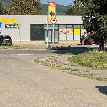 Strážske S Balkónom Appartamento Michalovce