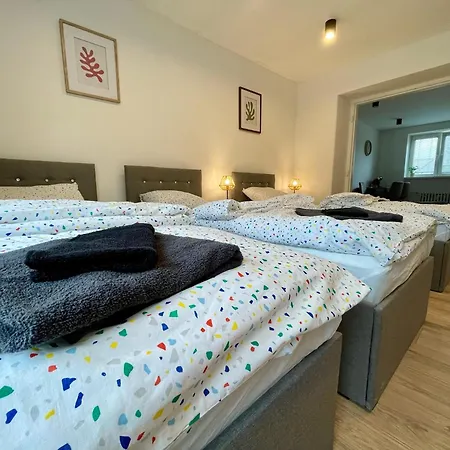Strazske S Balkonom Apartmán *